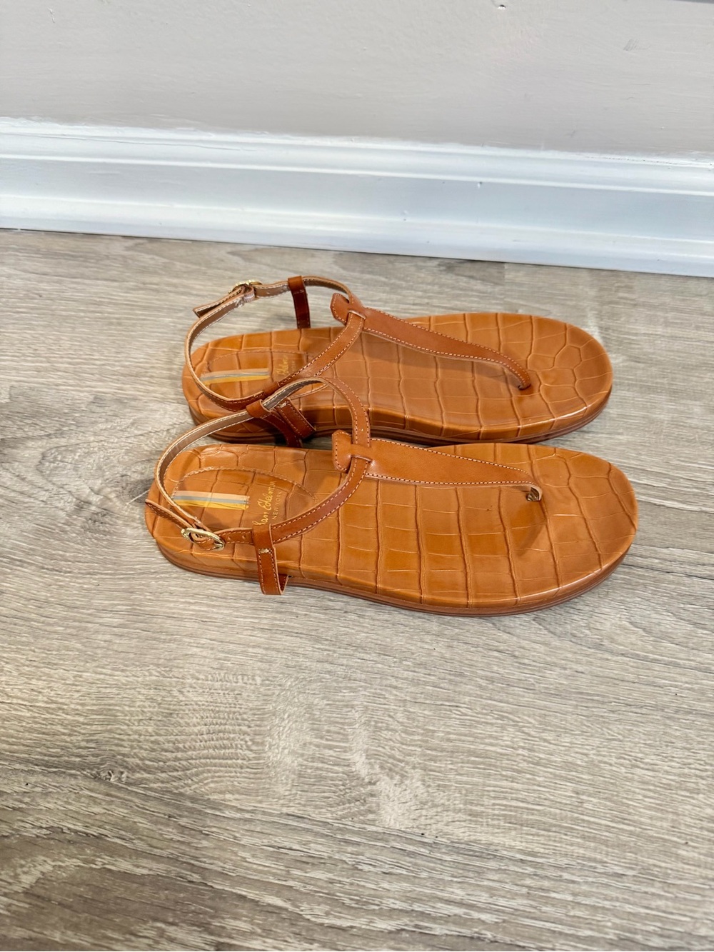 Sam Edelman Cognac Leather T-Strap Clean Girl Quiet Luxury Casual Size 8 Sandals - Picture 3 of 10